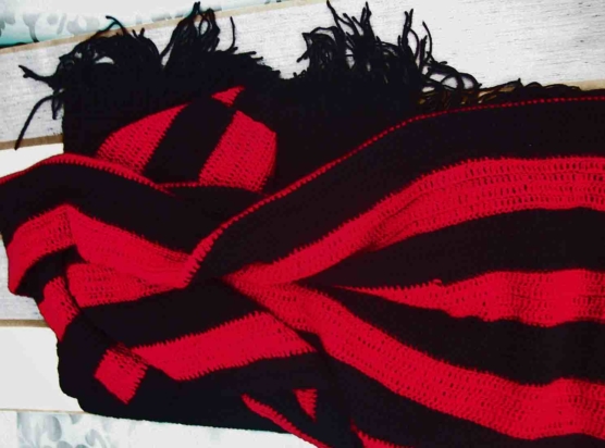 Peruvian Baby Alpaca Throw blanket Crochet knit_black_red-v5_sd