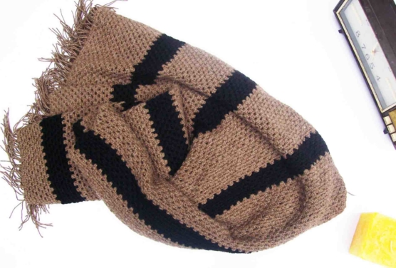 Baby Alpaca throw blanket crochet-knit_ beige_blck_stripes_v6_sd