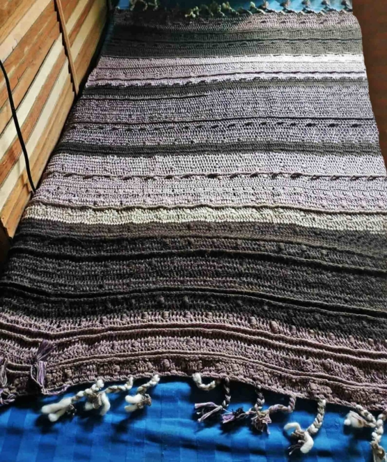 Silky Organic 165 x 190 cm; 2.59 kg Hypoallergenic Peruvian Royal Alpaca Throw Blanket Vegan Thermo Natural Dark Brown Crochet-knit